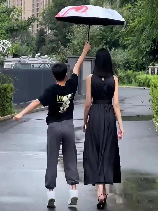 米貌美如花妈妈却嫌弃：比门还高咋找对象爱游戏ayx网站20岁女孩身高226