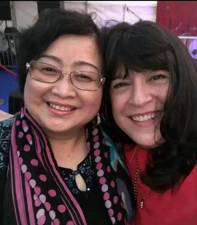 的东北女王你用的东西可能出自她手爱游戏app人类的福音？66岁(图2)