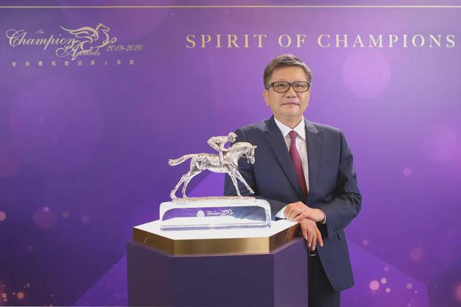 赛驹戴眼罩夺魁家族曾养香港马王爱游戏(ayx)中国网站王经纬