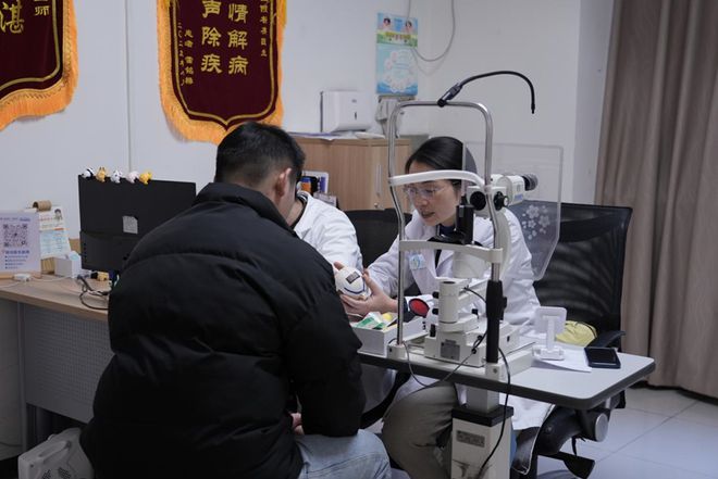 受阻杨英医生提醒：警惕急性共同性斜视ayx爱游戏app22岁青年参军梦